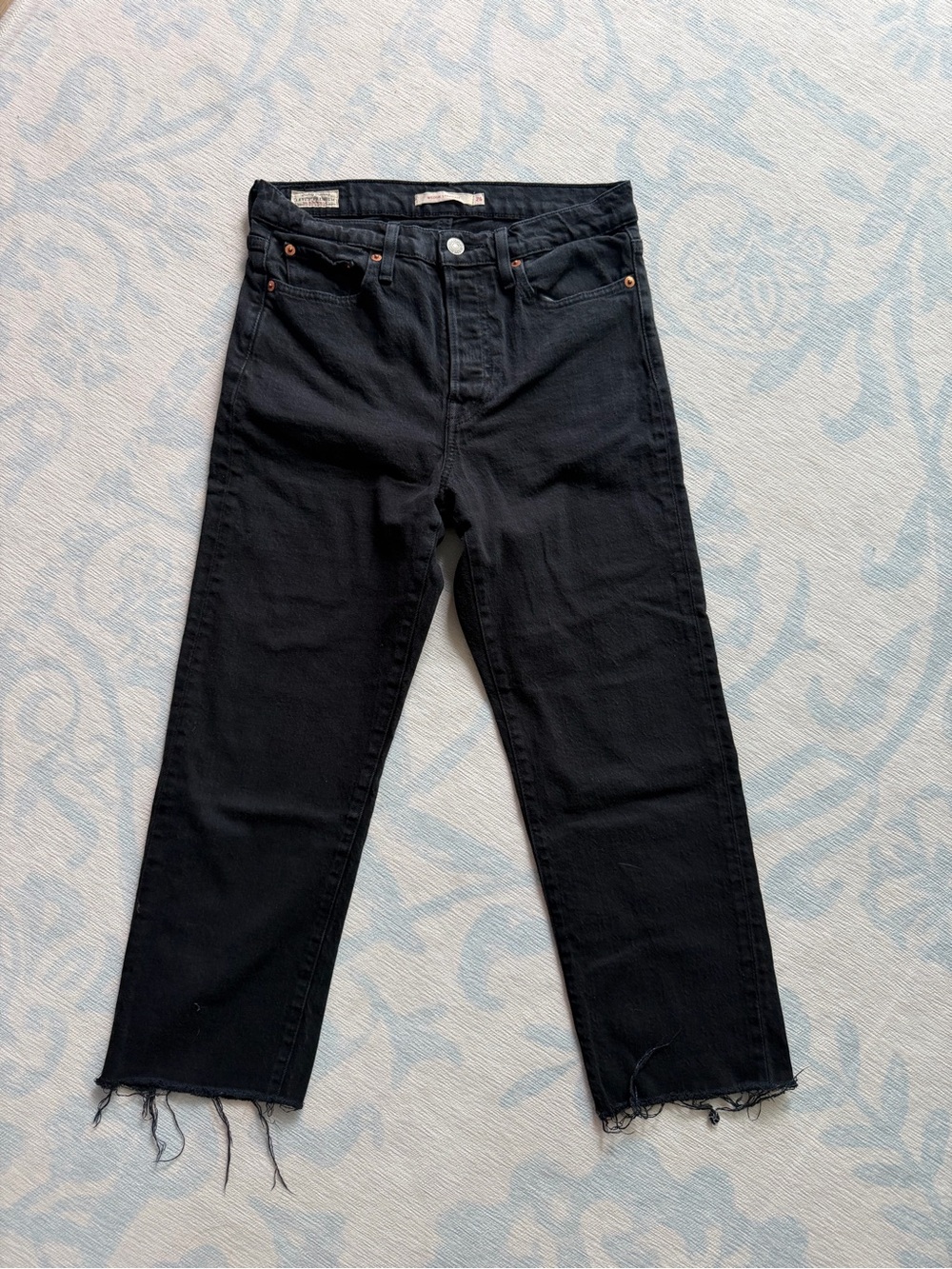 Levi’s Wedgie Straight Jeans W26 L28 Black Raw Hem Crop